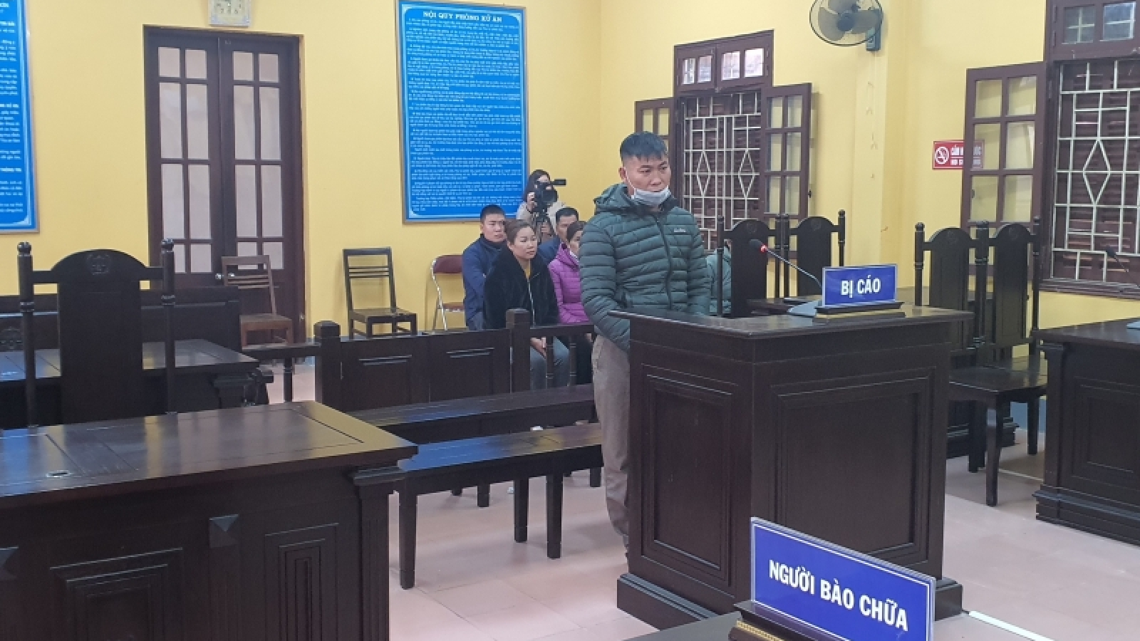 Bắt ép kẻ trộm ăn măng sống dẫn đến chết người