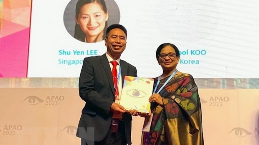 Vietnamese doctor wins prestigious award in Asia-Pacific region's ophthalmology field