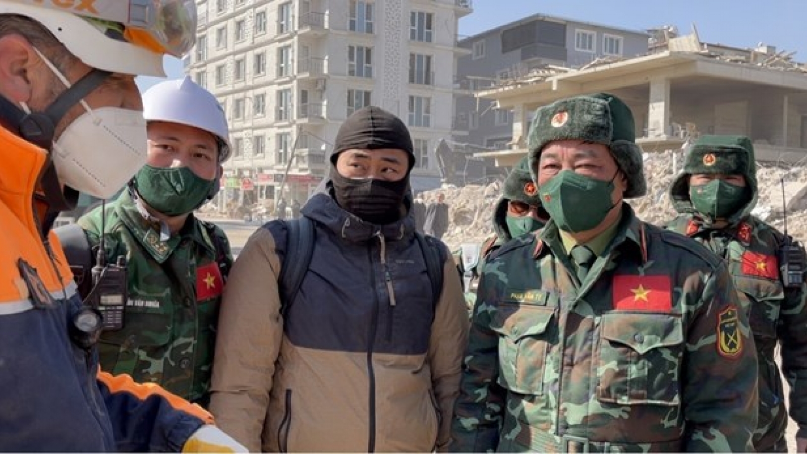 Vietnamese citizens in Turkey assist with search and rescue efforts
