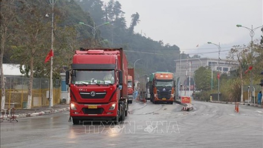 Border gates in Lang Son in full swing