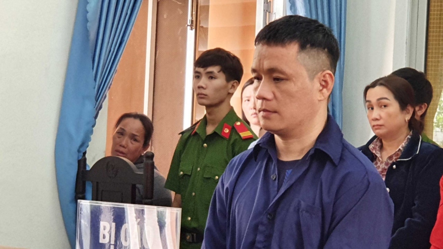 Cựu đại uý công an lĩnh án tù vì chiếm đoạt tiền của người nhà bị can