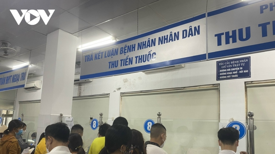 Thứ trưởng Bộ Y tế: "Gỡ rối mua sắm thuốc, trang thiết bị y tế vẫn còn vướng"