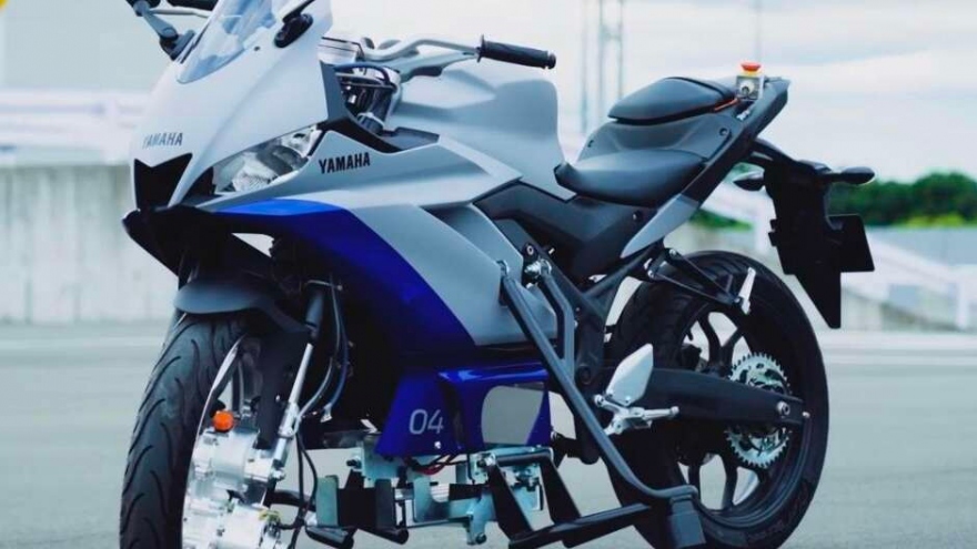 Yamaha giới thiệu công nghệ xe máy tự cân bằng