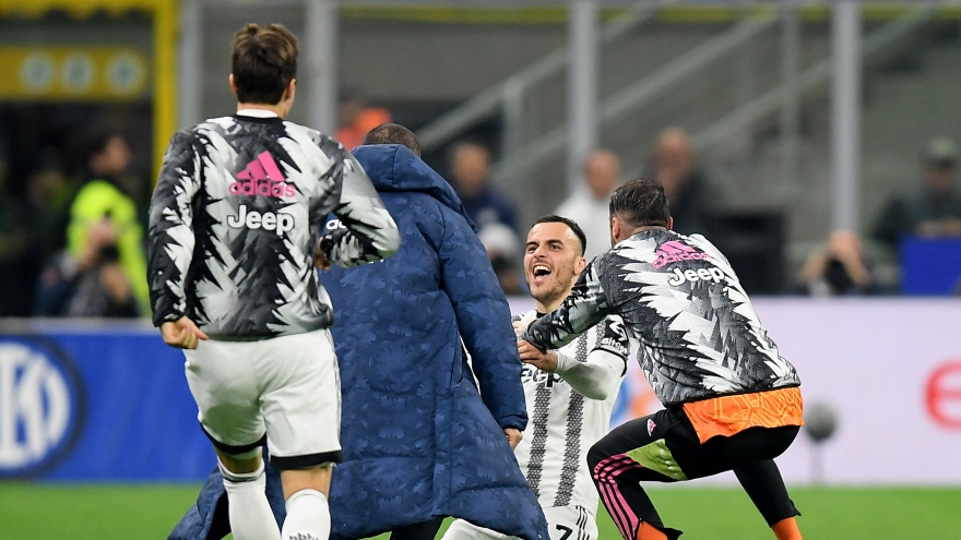 Juventus đánh bại Inter Milan trong trận derby Italia có 2 thẻ đỏ