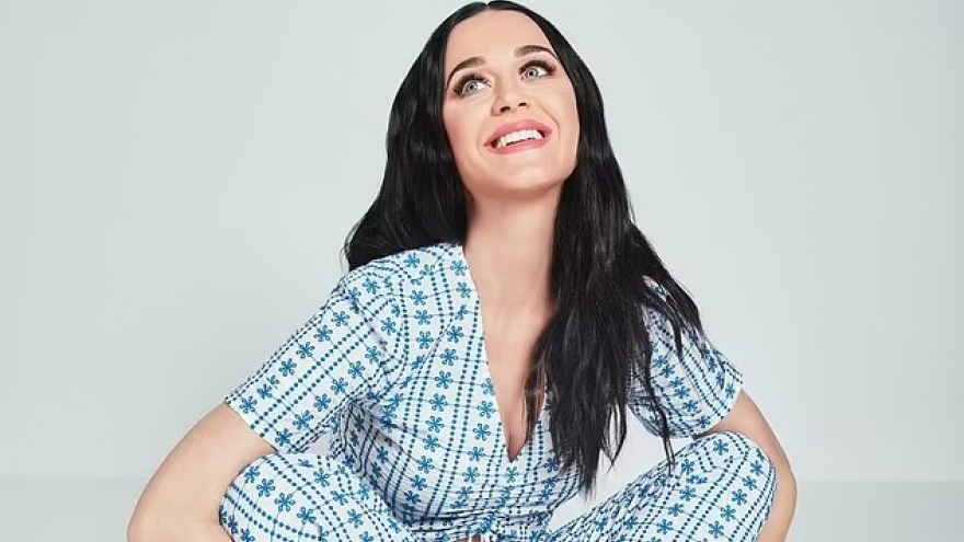 Katy Perry khoe cơ bụng săn chắc trong bộ sưu tập xuân hè mới nhất của mình