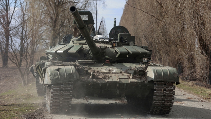 Xe tăng Ukraine phục kích và tấn công mục tiêu gần Bakhmut để yểm trợ bộ binh