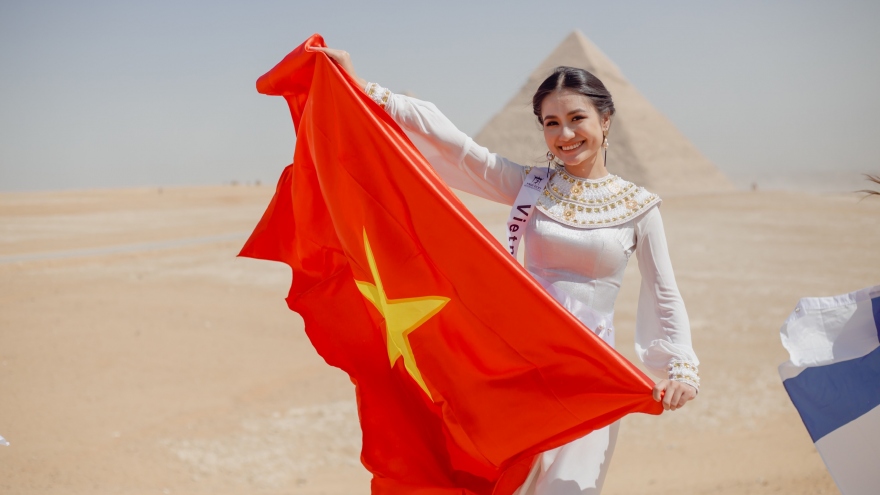 Tân Hoa hậu Môi trường Thế giới Nguyễn Thanh Hà rạng rỡ về nước sau đăng quang 