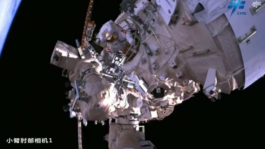 Phi hành đoàn Thần Châu-15 hoàn thành chuyến đi bộ ngoài không gian thứ hai