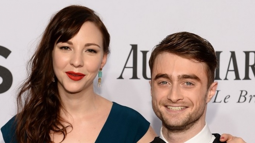 Bạn gái "Harry Potter" Daniel Radcliffe mang thai sau 10 năm hẹn hò