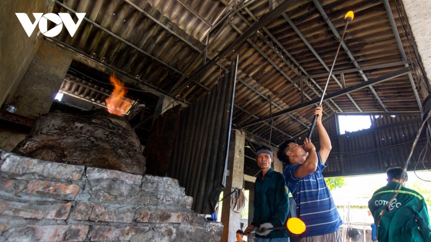 Village in Nam Dinh province preserves tradition of glass blowing
