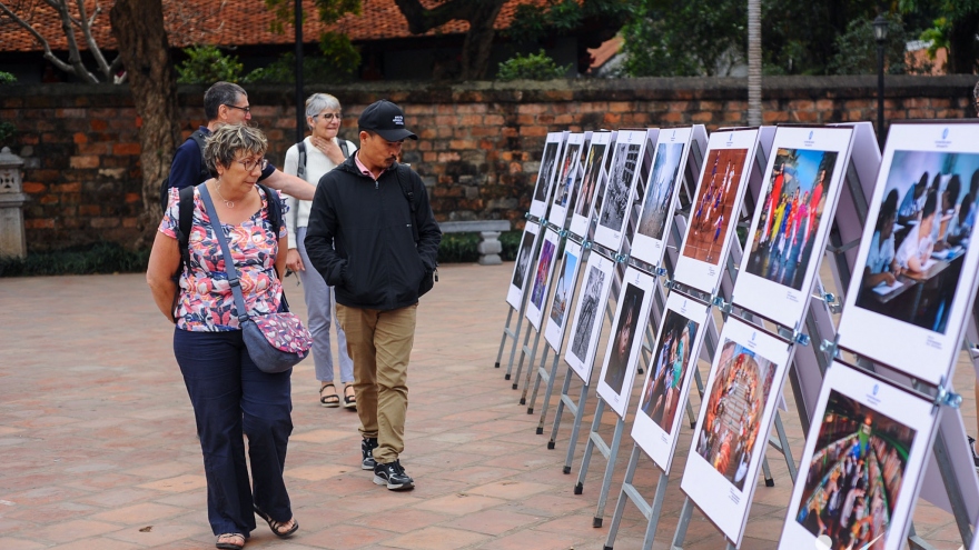 Local pieces of work at international art photo contest exhibited in Hanoi