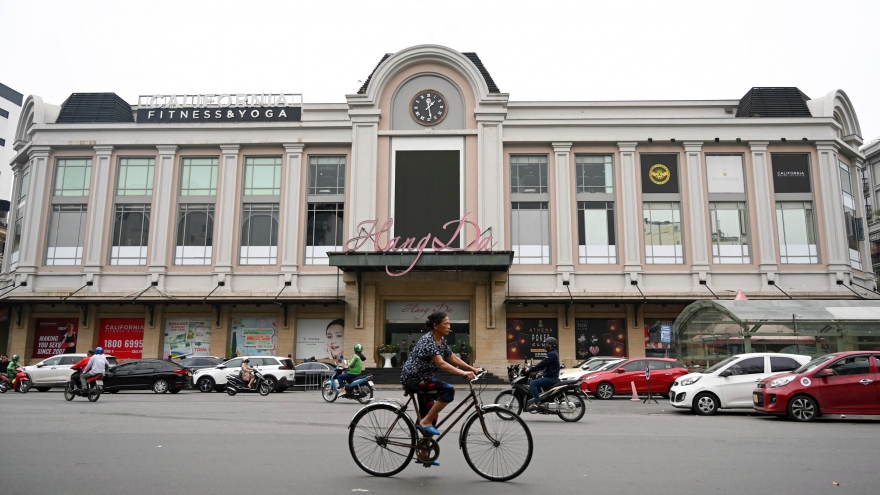 Two traditional markets in Hanoi fall quiet in post-COVID period