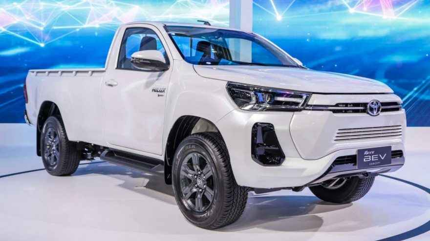 Toyota Hilux concept điện vừa trình làng có gì nổi bật?