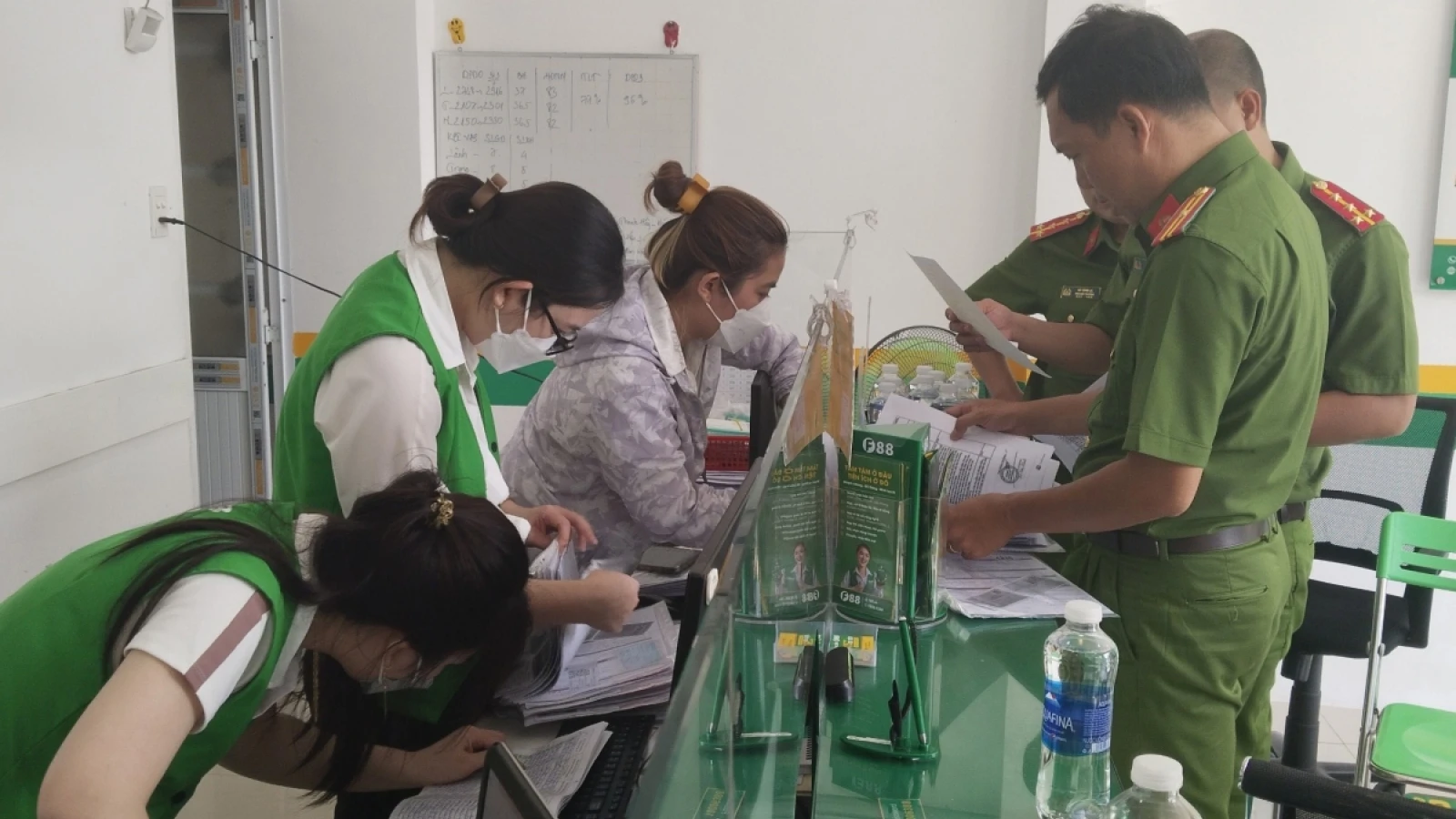 Nóng 24h: Công an kiểm tra hàng loạt điểm giao dịch của F88