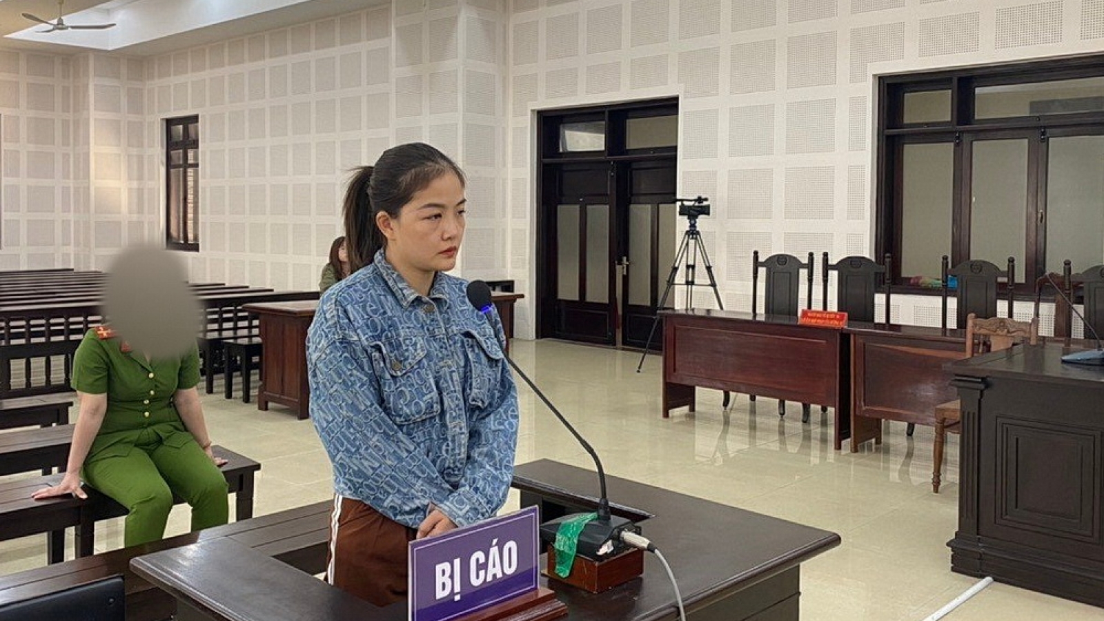 Nhờ người lạ chuyển tài khoản giúp, bị chiếm đoạt 2 tỷ đồng