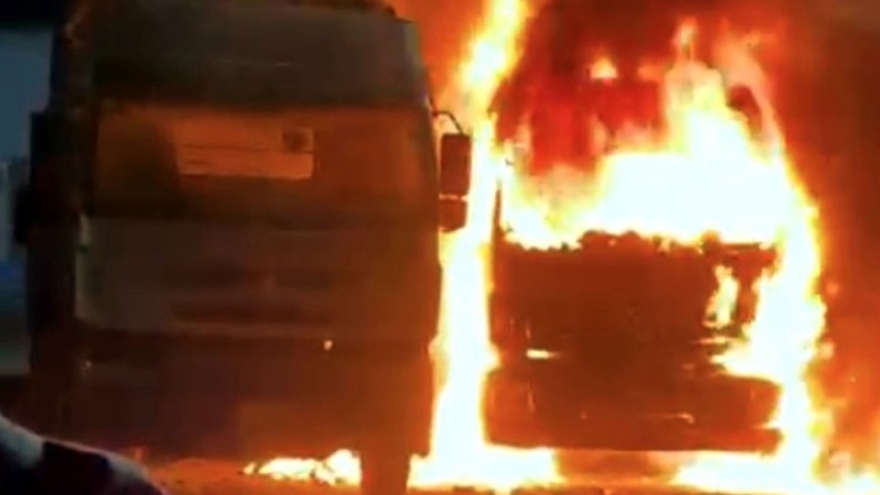 Ba xe ô tô tải cháy trong đêm, một người tử vong tại Đồng Nai