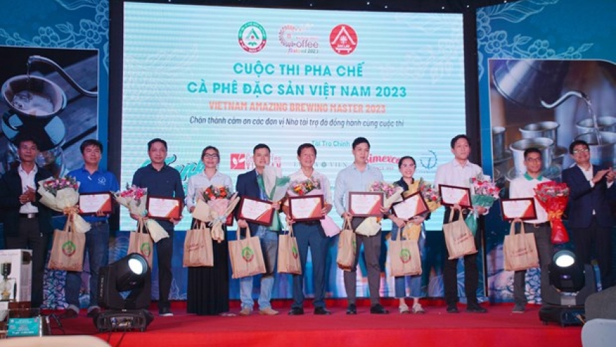 Buon Ma Thuot Coffee Festival: winners of coffee-making contest honoured