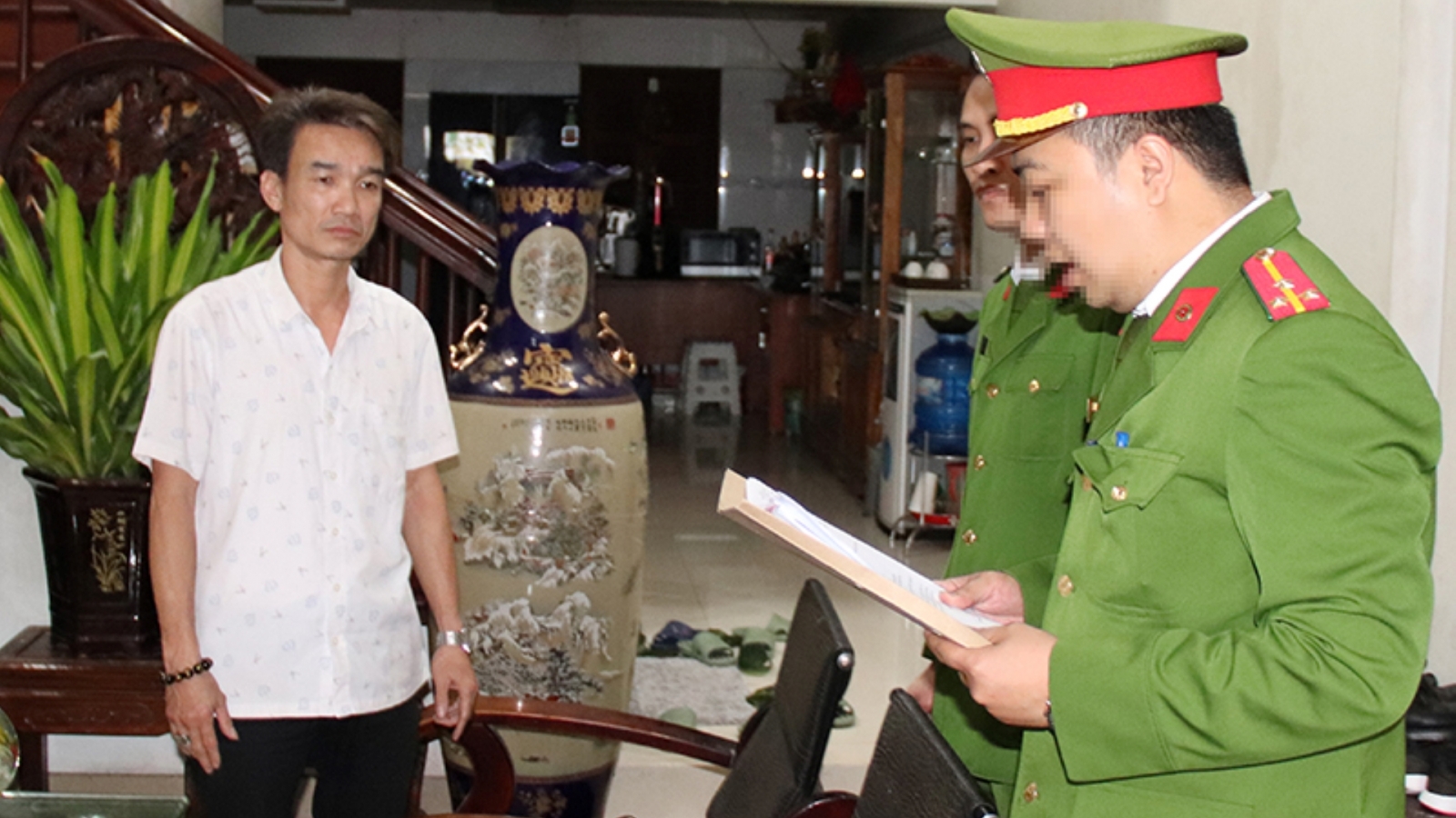 Lừa đảo, chiếm đoạt hơn 11 tỷ đồng bằng hình thức giúp xin việc