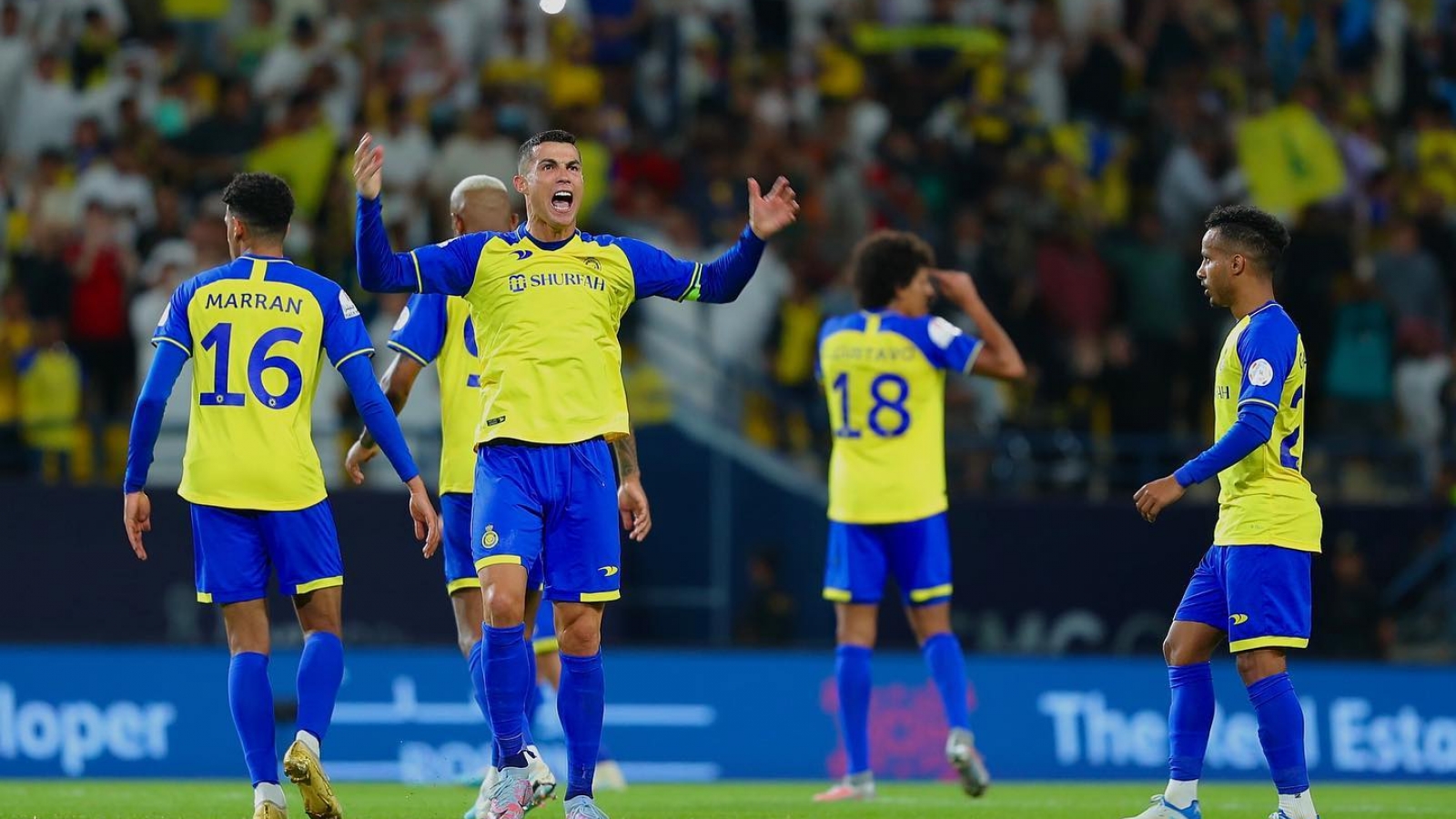 Ronaldo ghi siêu phẩm đá phạt ở Saudi Arabia