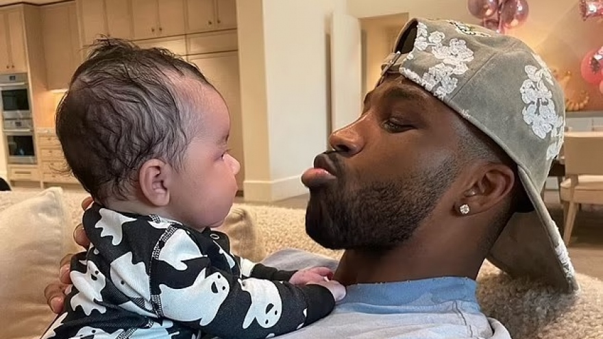 Khloe Kardashian gây phẫn nộ khi gọi kẻ lừa đảo Tristan Thompson là "người cha tốt"