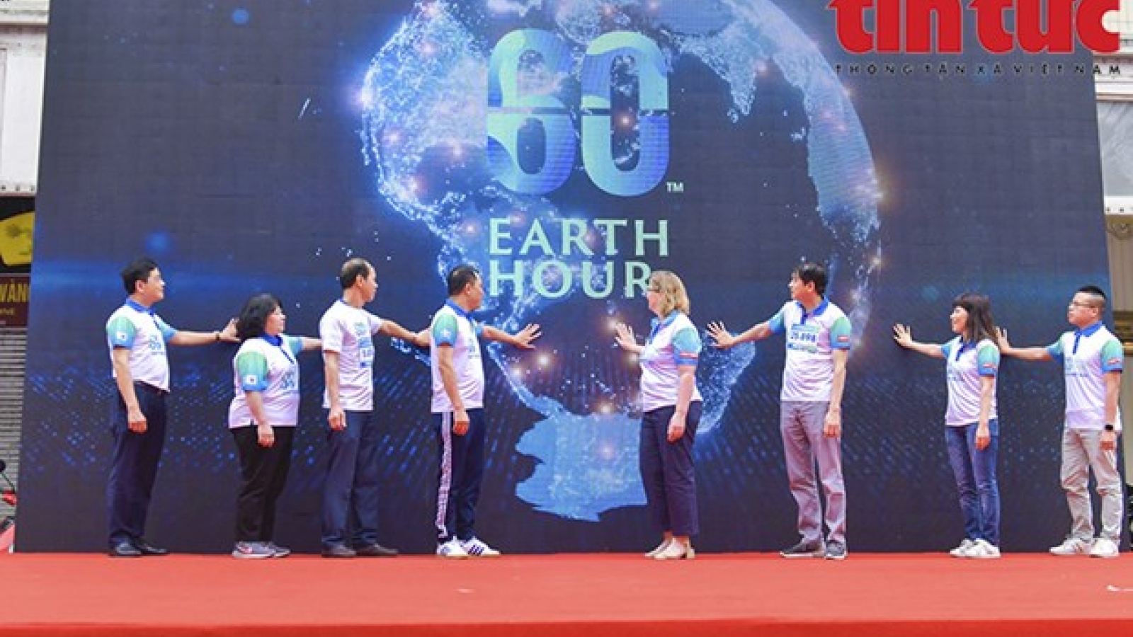 Over 1,000 people run in response to Earth Hour 2023 in Hanoi