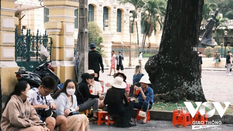 Quản lý lòng đường, vỉa hè: Bao giờ dừng “bắt cóc bỏ đĩa”?