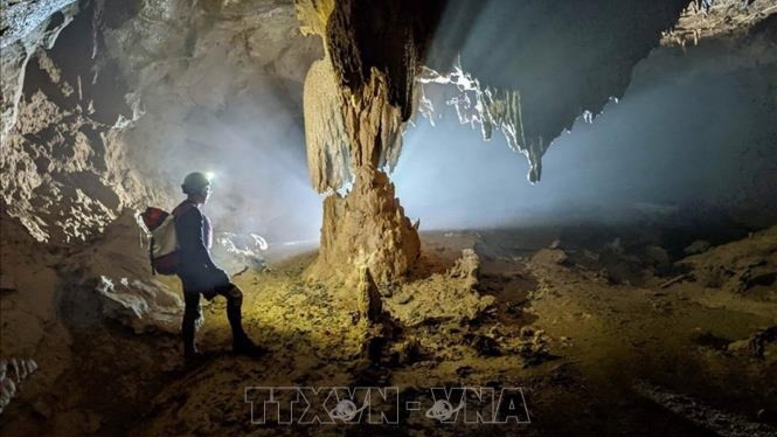 Phát hiện hơn 3,3 km hang động tuyệt đẹp, còn nguyên sơ ở Quảng Bình