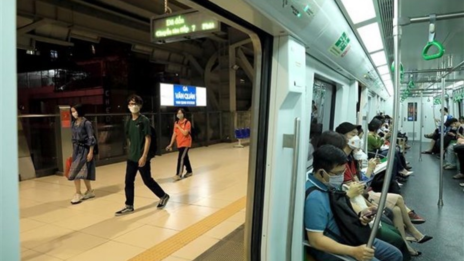 Hanoi to introduce e-tickets for public transport next year