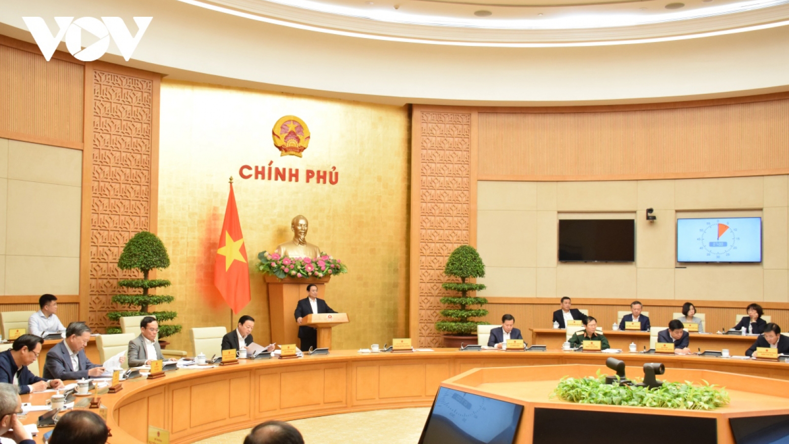 PM Chinh chairs cabinet monthly law-making session