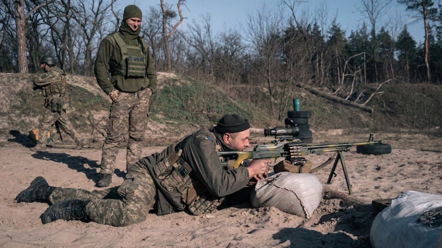 Quân đội Ukraine thiếu đạn và mất nhiều binh sĩ có kinh nghiệm khi đối đầu Nga