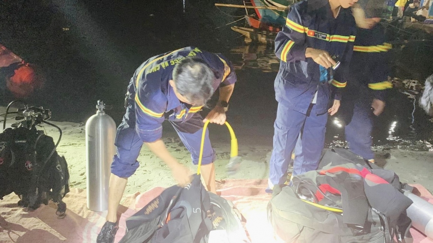 Tìm kiếm 2 vợ chồng mất tích khi đi đánh cá trên sông Hiếu