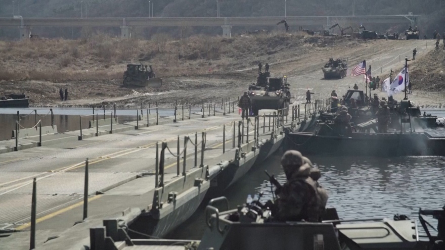Cận cảnh cuộc tập trận vượt sông của Mỹ và Hàn Quốc