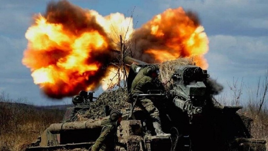Pháo binh Nga khai hỏa, tấn công chính xác cứ điểm của Ukraine