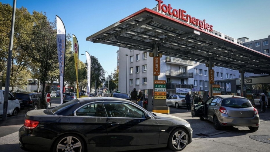 Nguy cơ các trạm xăng tại Pháp lại phải đóng cửa do thiếu nhiên liệu vì biểu tình