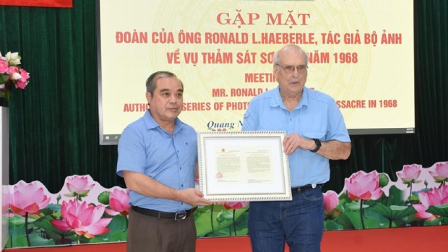 Photographer taking pictures of Son My massacre returns to Vietnam