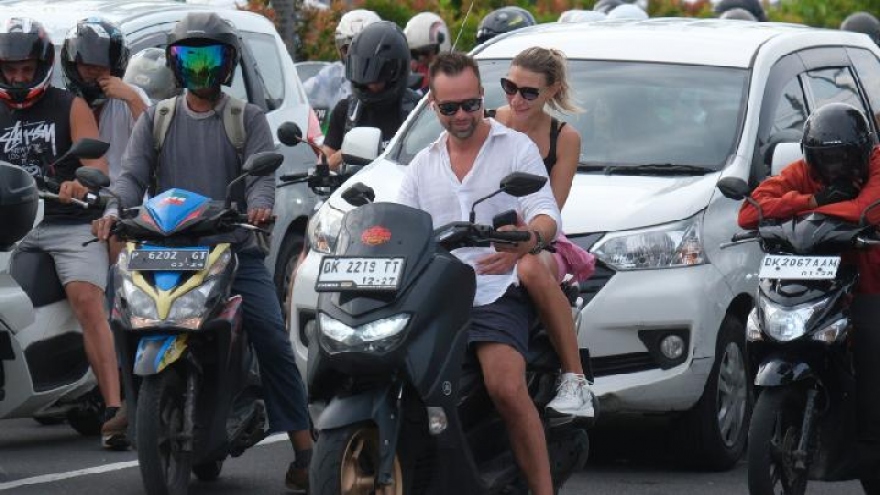 Du khách tới Bali (Indonesia) sẽ bị hạn chế thuê xe máy tự lái