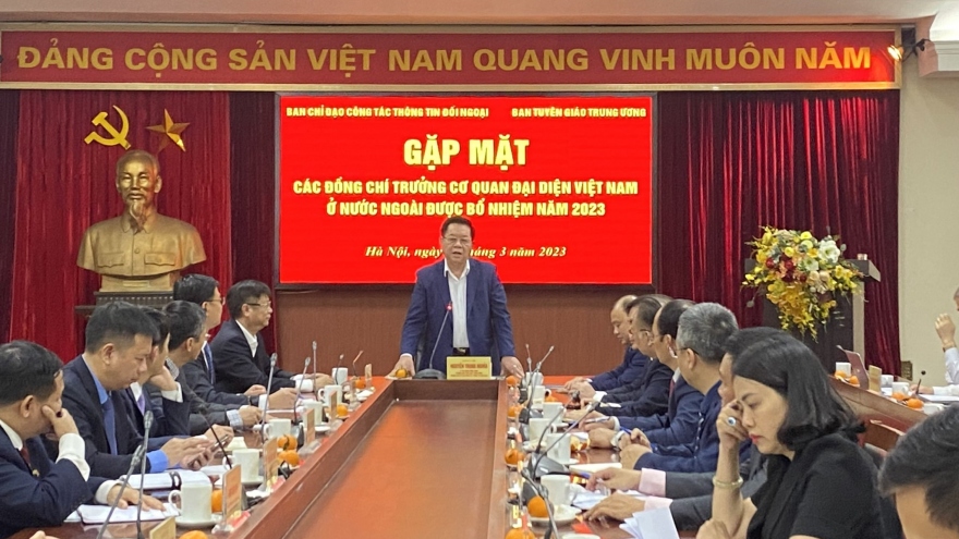 Ông Nguyễn Trọng Nghĩa gặp mặt Đoàn Trưởng cơ quan đại diện Việt Nam ở nước ngoài