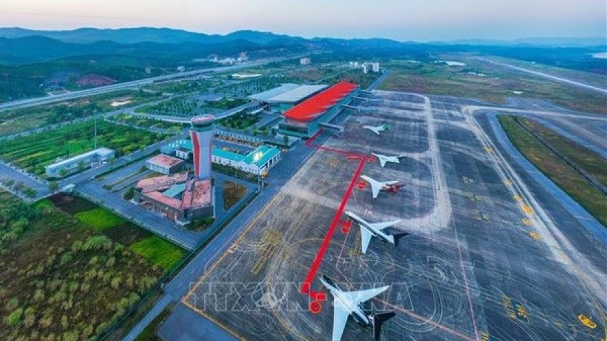 Quang Ninh works on air cargo transport route with Can Tho