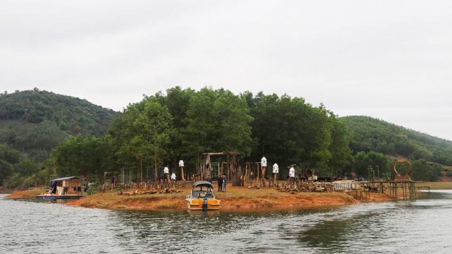 Bắc Giang tháo dỡ công trình xây dựng trái phép trên hồ Cấm Sơn