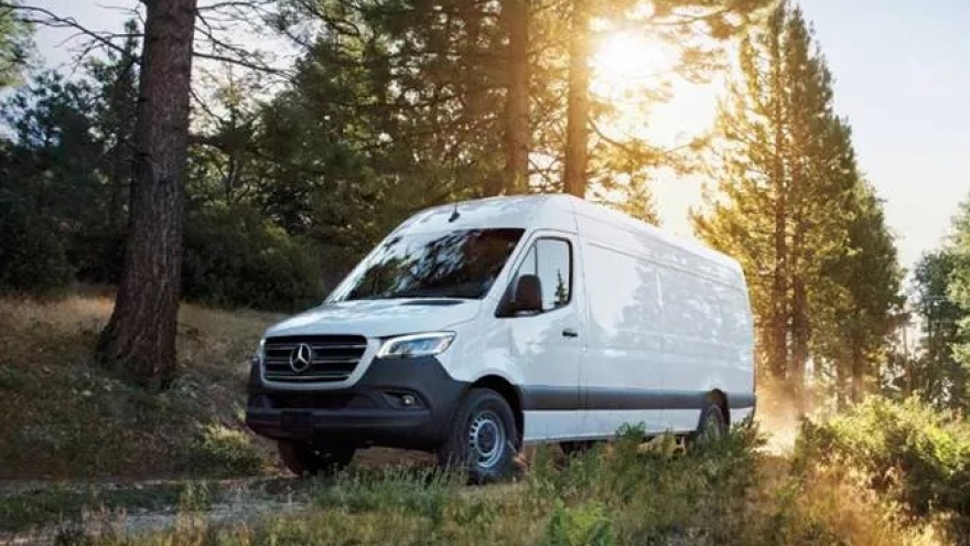 Hơn 53.000 Mercedes Sprinter bị triệu hồi vì nguy cơ bốc cháy và hỏng túi khí