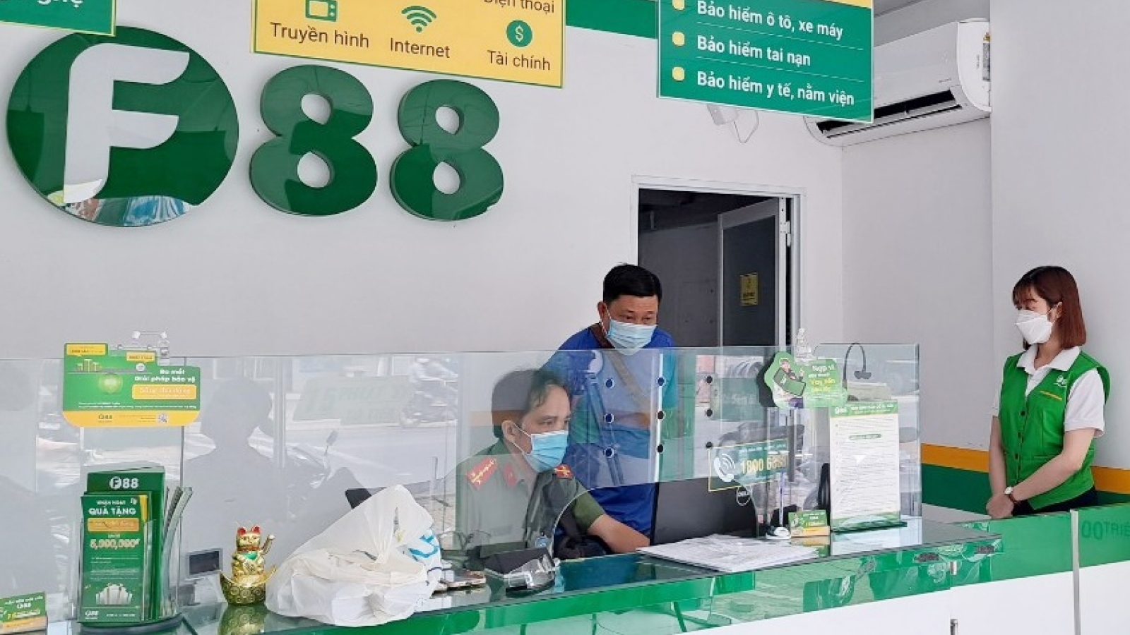 Đồng loạt kiểm tra 6 phòng giao dịch của Công ty F88 tại Hậu Giang
