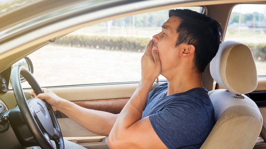 10 mẹo giữ tỉnh táo khi lái xe