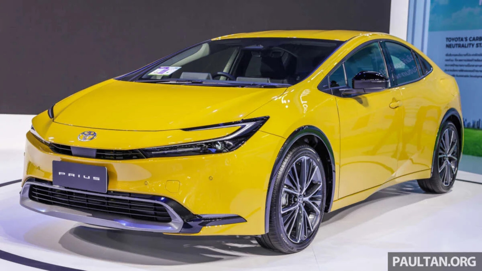 Cận cảnh Toyota Prius thế hệ thứ năm tại Triển lãm ô tô quốc tế Bangkok
