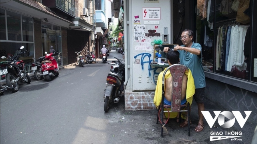 Peaceful scenes in Hanoi's Old Quarter in April