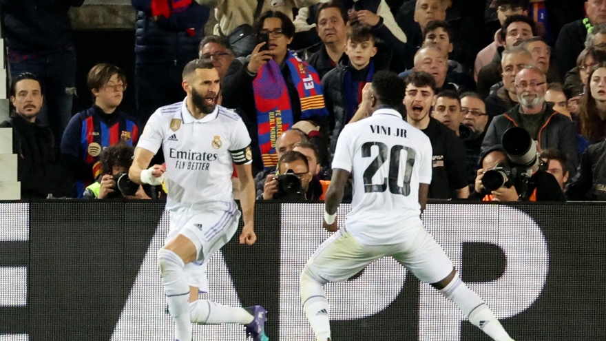 Benzema ''nhấn chìm'' Barca tại Camp Nou, Real Madrid thẳng tiến chung kết Cúp Nhà vua