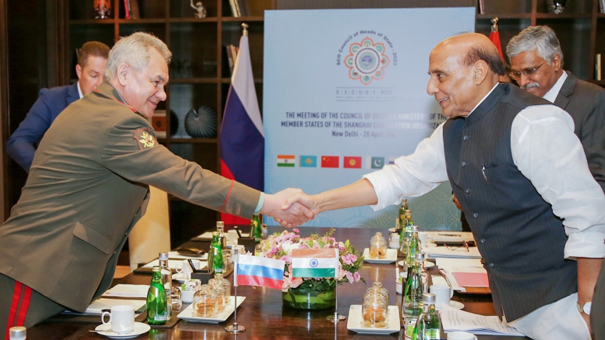 Nga và Ấn Độ thảo luận việc tăng cường sản xuất vũ khí "Make in India"