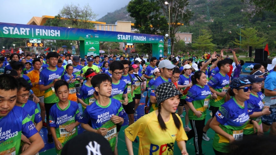 Hơn 7.000 vận động viên khám phá đường chạy huyền thoại núi Bà Đen