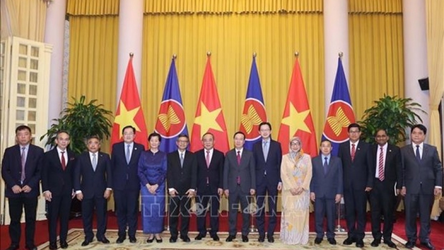 President hosts ASEAN ambassadors