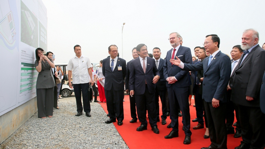Czech PM Fiala inspects Skoda Auto project in Quang Ninh