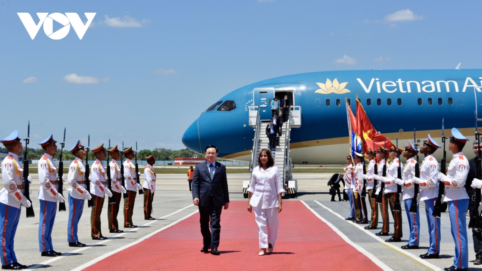 Top Vietnamese legislator arrives in Havana for Cuba visit